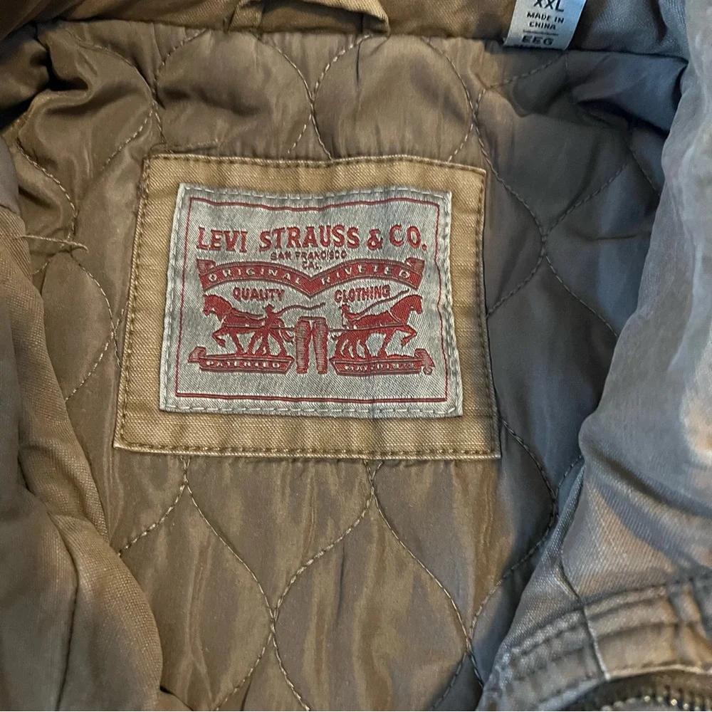 Levi's Green Military Field Jacket with Structured Collar and Sturdy Material - Picture 4 of 11
